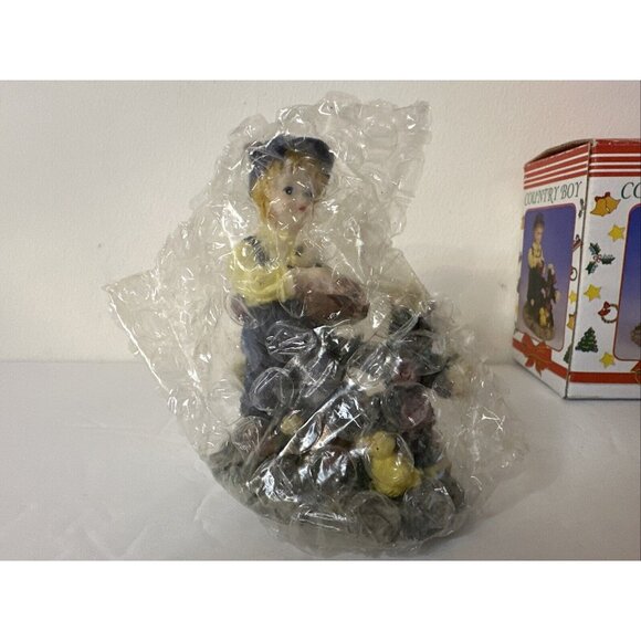 Vintage Christmas Holiday Country Boy Figurine 3.5" Resin By Kingsbridge Int NEW - Picture 5 of 6